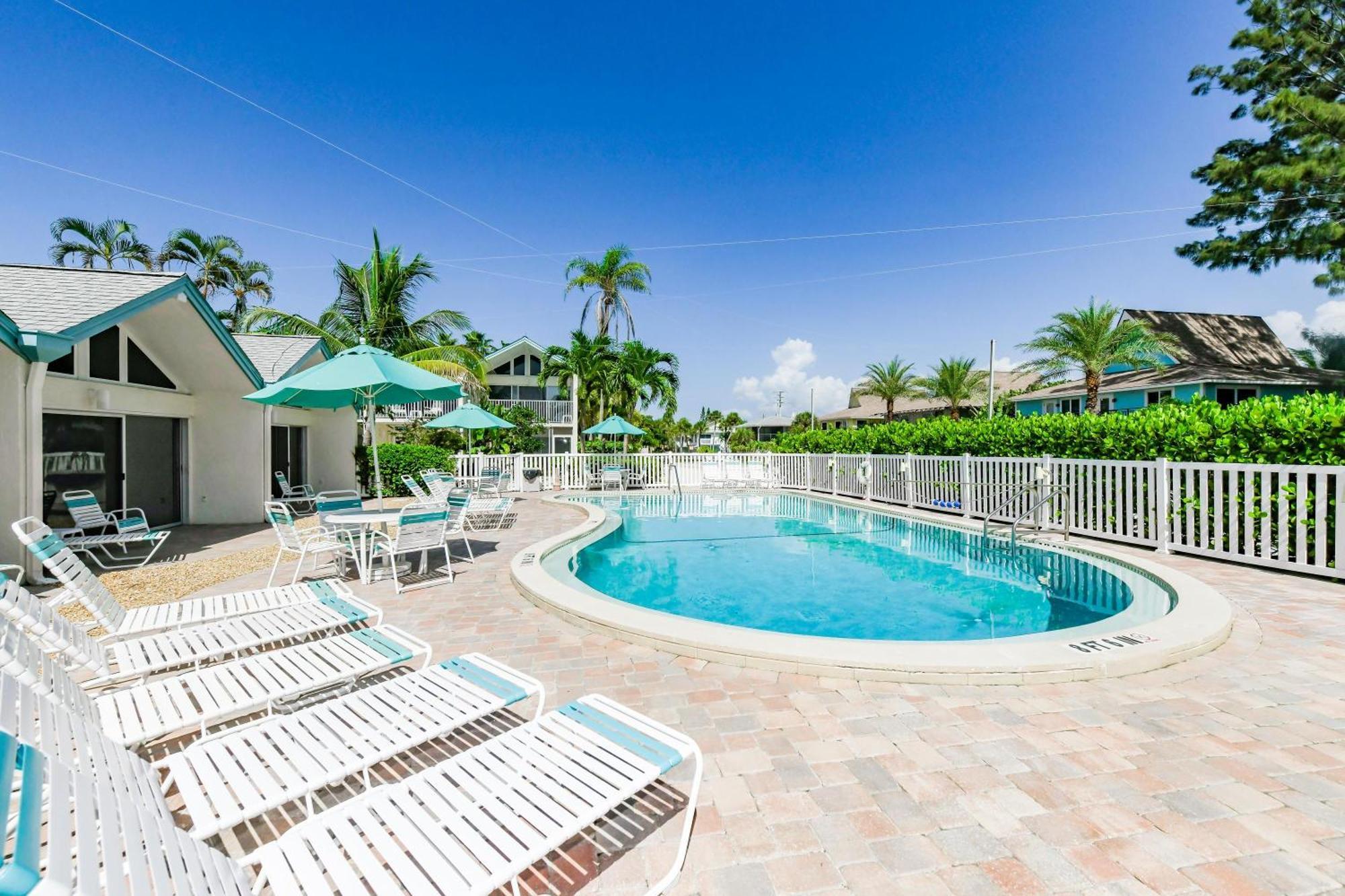 Coconuts Poolside #115 Villa Holmes Beach Exterior foto